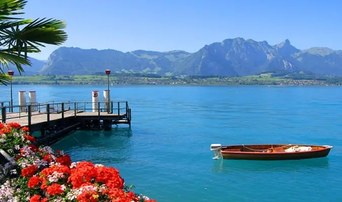 Lago Thun no Cantão de Berna na Suíça
