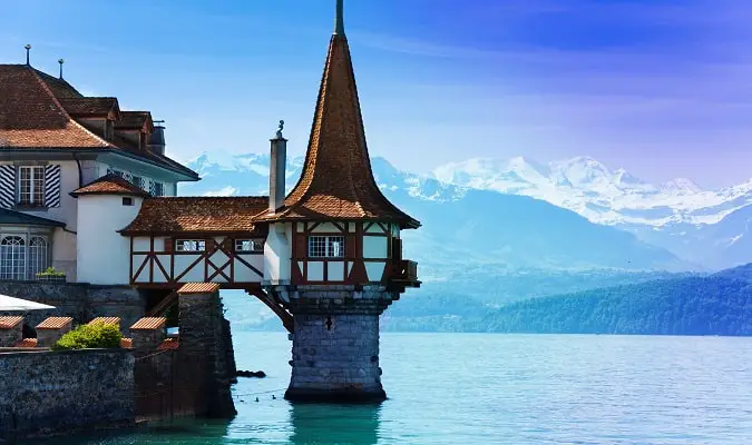 Castelo Oberhofen no Lago Thun Suíça