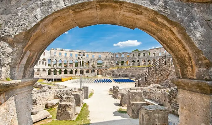Pula Arena: Uma das Maiores Arenas Romanas Sobreviventes