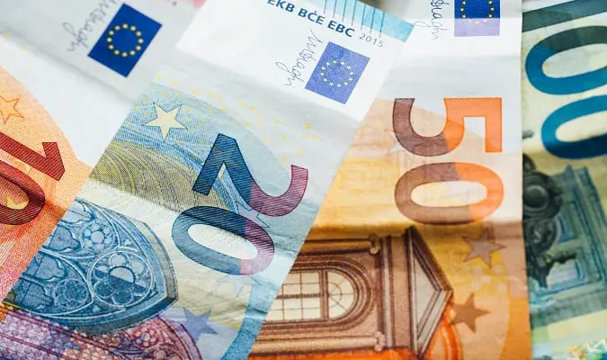 O Euro é a moeda oficial da Alemanha desde sua implementação no ano de 2.002.